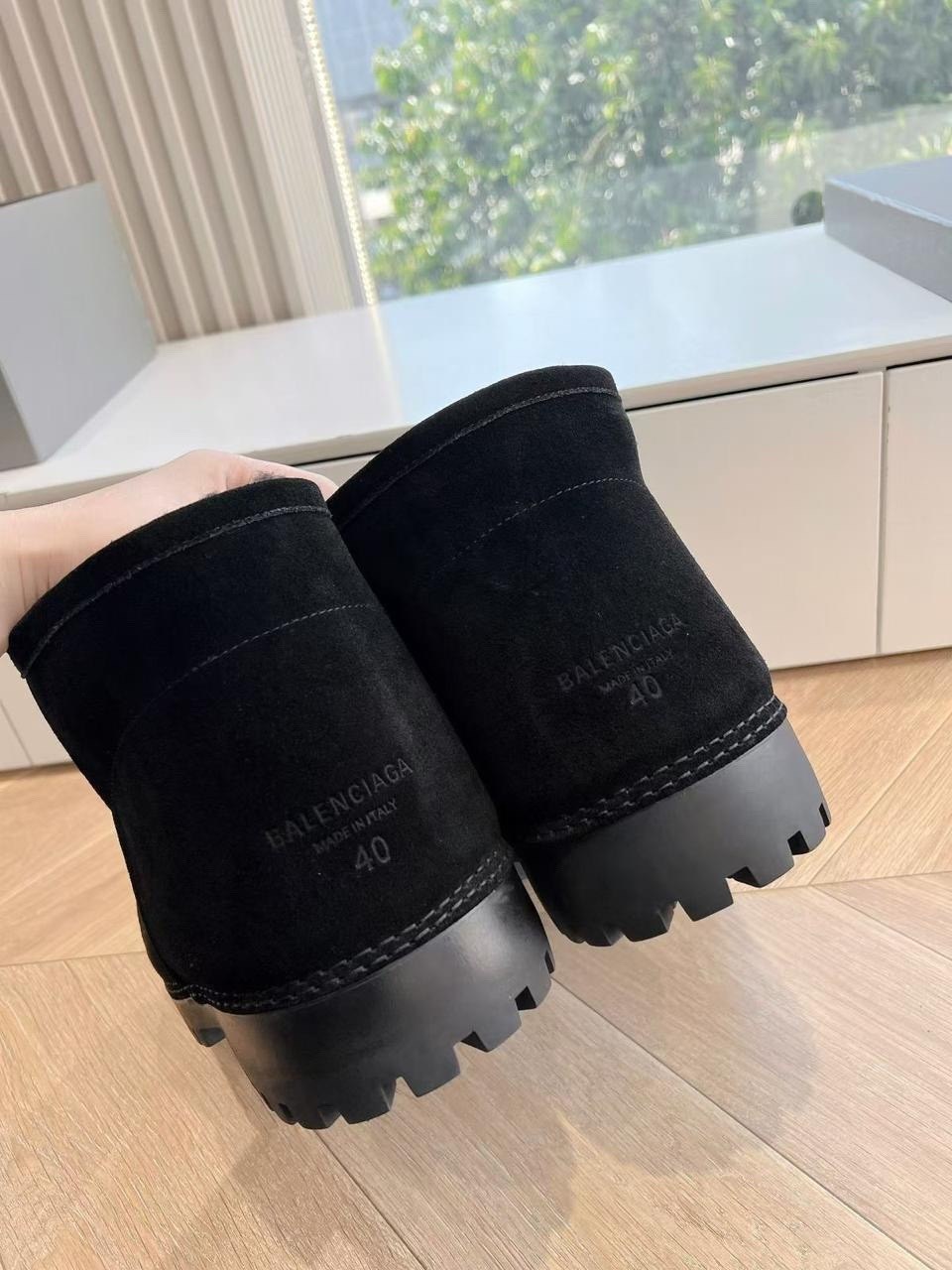 угги сапоги зимние balenciaga alaska 36-41,сапоги зимние balenciaga alaska,женские замшевые укороченные сапоги balenciaga alaska fur bootie белые на меху,,угги balenciaga alaska boots
