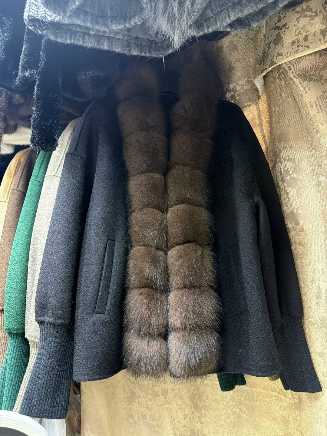 пальто с мехом,полупальто с мехом,пальто с соболем,пальто с мехом куницы,пальто из кашемира loro piano с мехом куницы