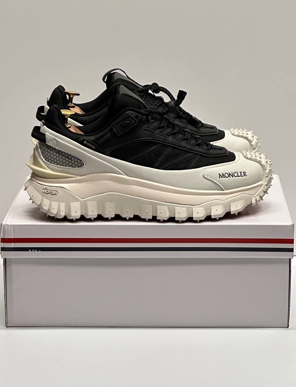 кроссовки мужские moncler trailgrip gtx белый,кроссовки moncler trailgrip gtx,кроссовки moncler,moncler низкие кроссовки trailgrip бежевый/черный,moncler trailgrip gtx