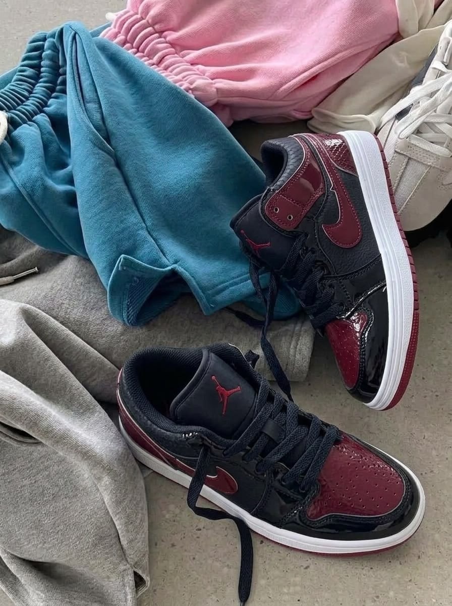 женские кроссовки nike air jordan 1 mid,кроссовки nike air jordan 1 retro,женские кроссовки nike,кроссовки nike air jordan 1 retro high,air jordan 1 mid triple white