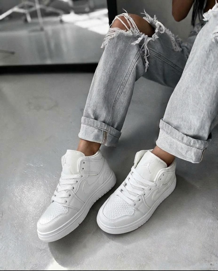 женские кроссовки nike air jordan 1 mid,кроссовки nike air jordan 1 retro,женские кроссовки nike,кроссовки nike air jordan 1 retro high,air jordan 1 mid triple white