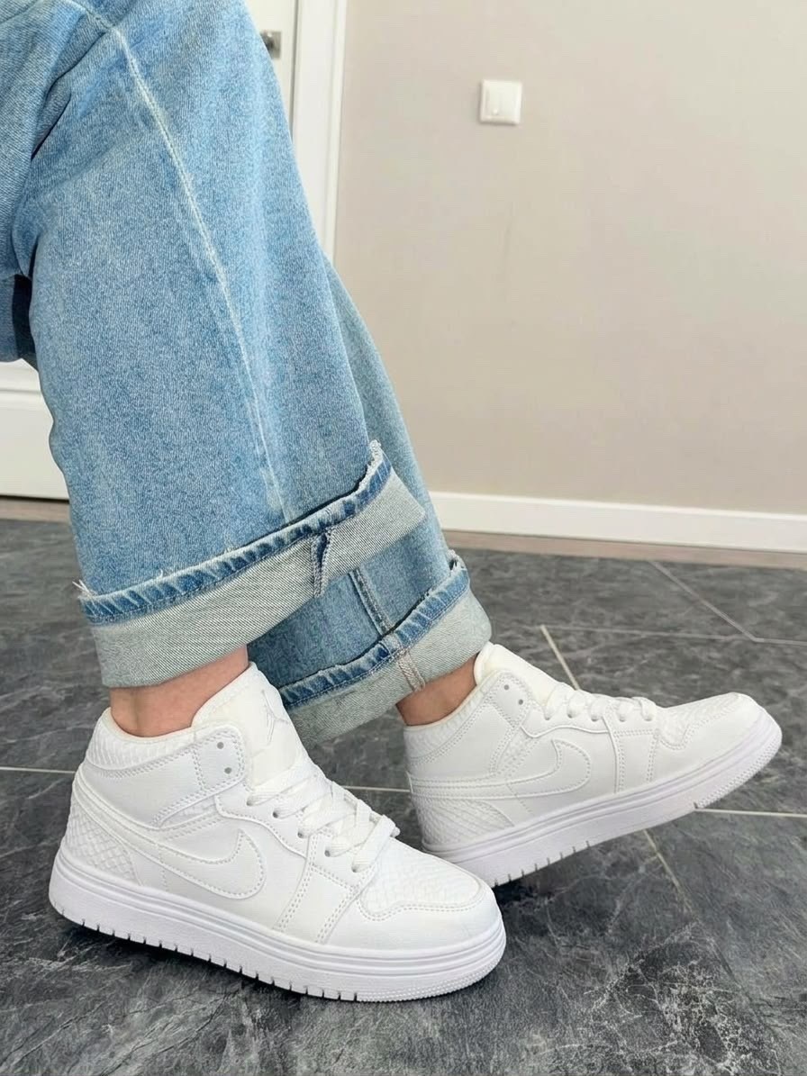 женские кроссовки nike air jordan 1 mid,кроссовки nike air jordan 1 retro,женские кроссовки nike,кроссовки nike air jordan 1 retro high,air jordan 1 mid triple white