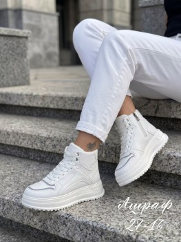 Кроссовки