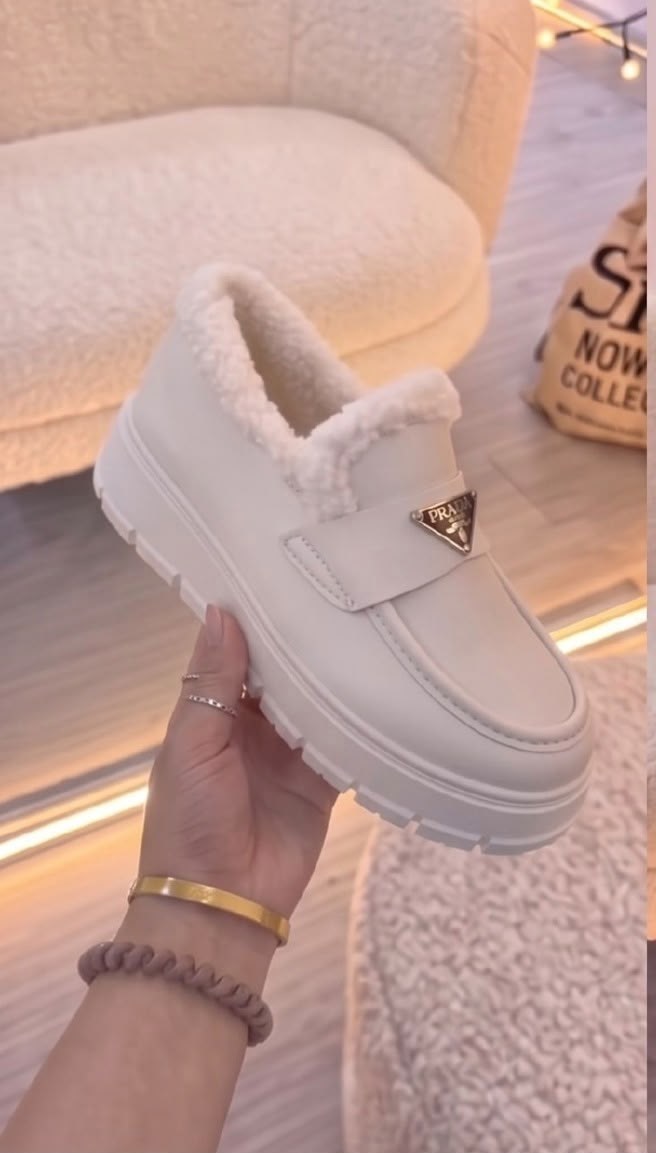 ,лоферы prada,женская ,лоферы с мехом prada,кроссовки prada