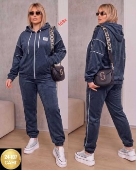 Костюм