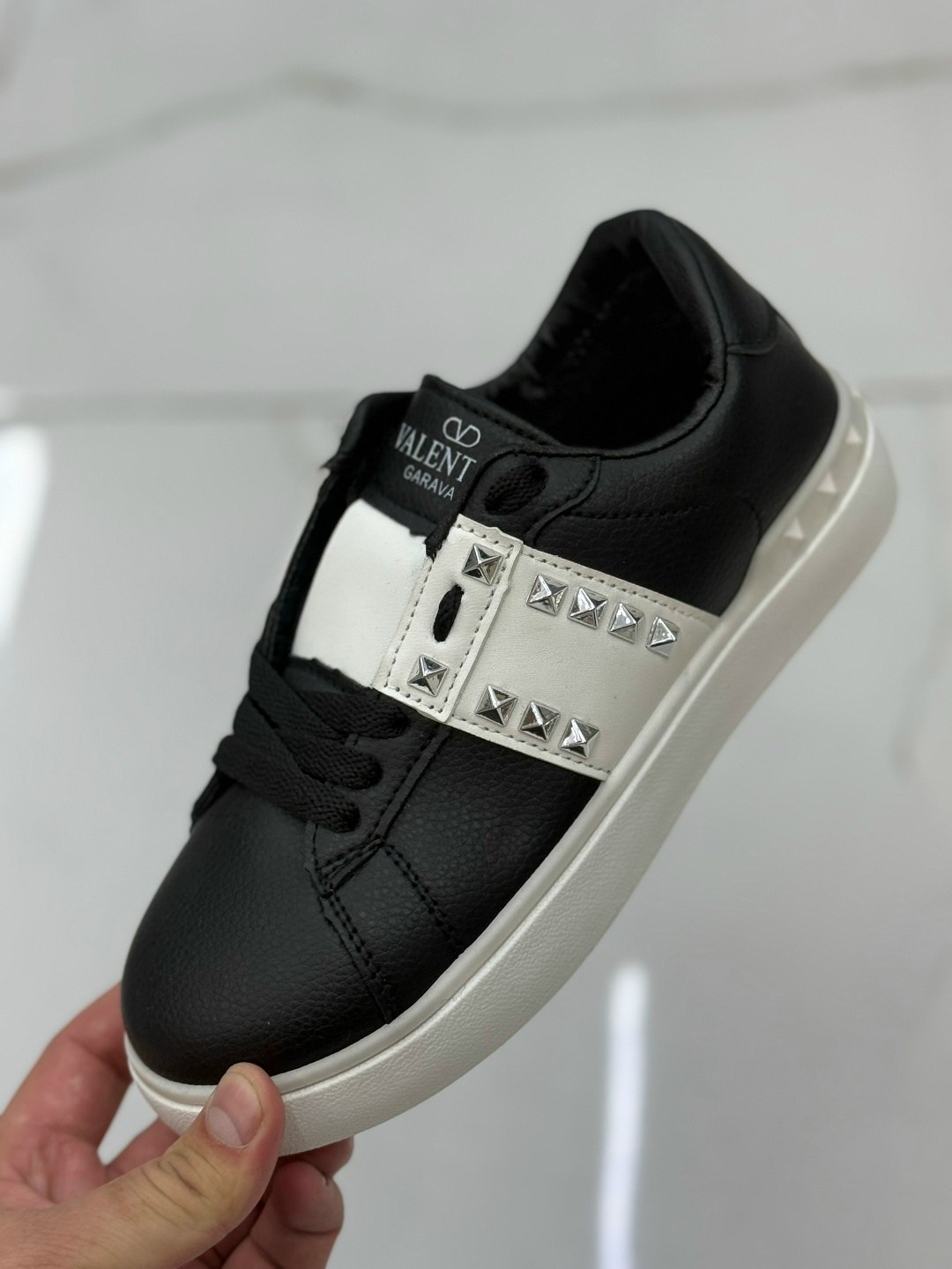 ,кроссовки valentino,кроссовки валентино,женские кроссовки valentino, спортивная