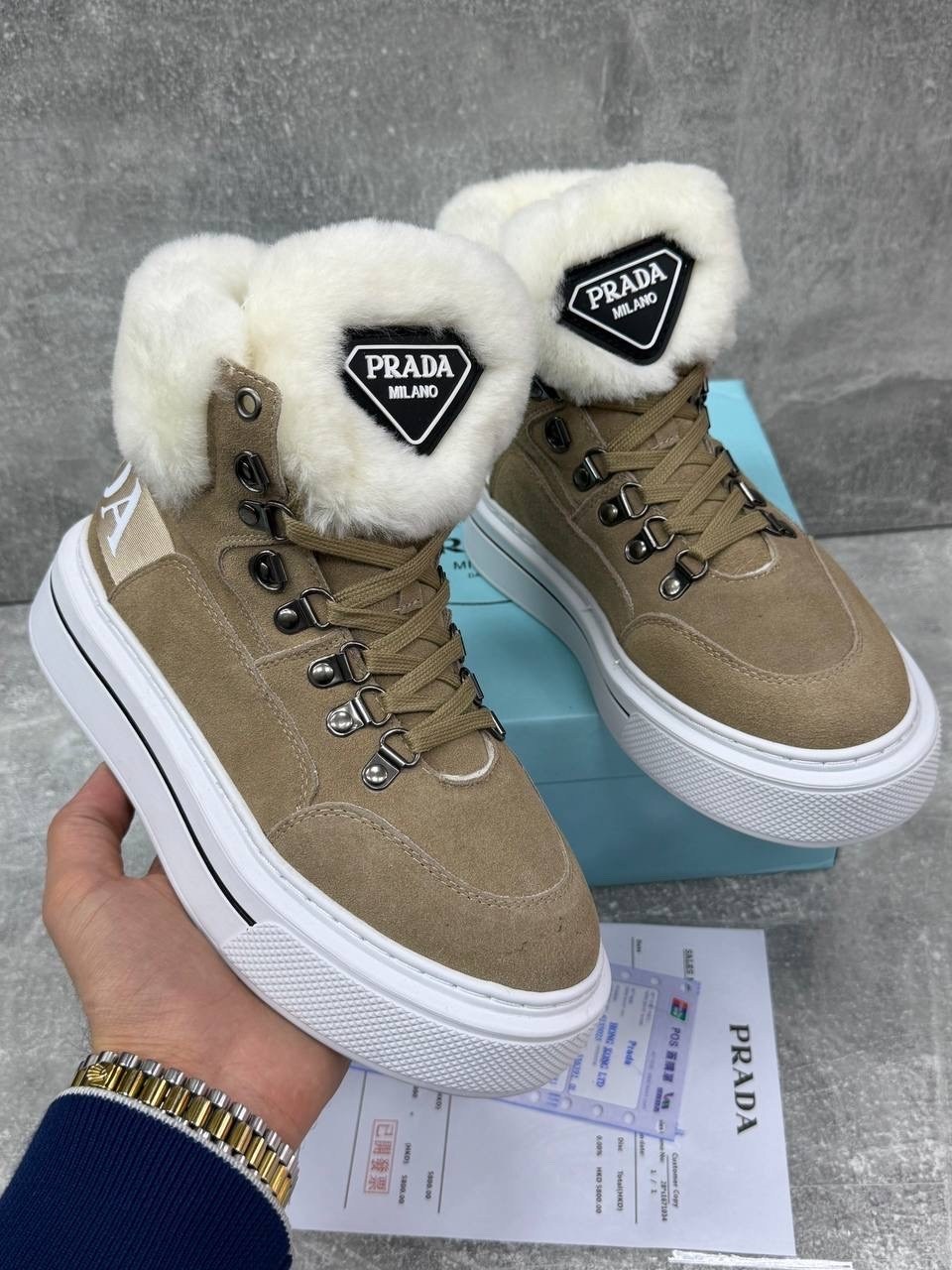 зимние замшевые женские кеды prada бежевые с мехом,женские зимние кроссовки prada с мехом,,кроссовки зимние женские prada,ботинки prada