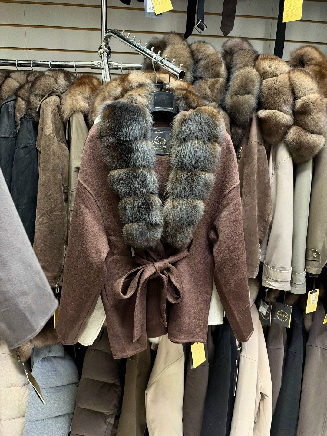 пальто с мехом,зимнее пальто из кашемира с меховым воротником,пальто зимнее,пальто с воротником,полупальто