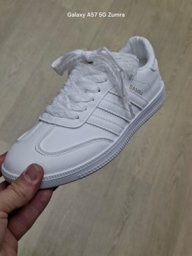 Кроссовки