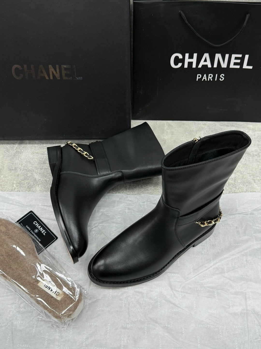 сапоги chanel,ботинки женские chanel,ботинки chanel,женские осенние сапоги chanel 2026 черные кожаные,ботильоны женские черные chanel