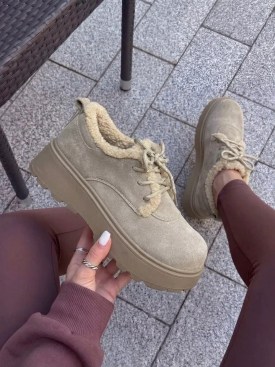 Кроссовки