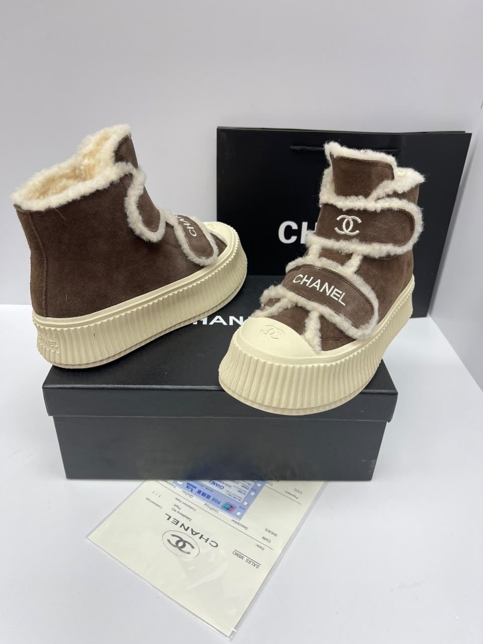 ,кроссовки зимние на меху chanel,высокие женские зимние кеды chanel,кроссовки женские chanel,кроссовки chanel