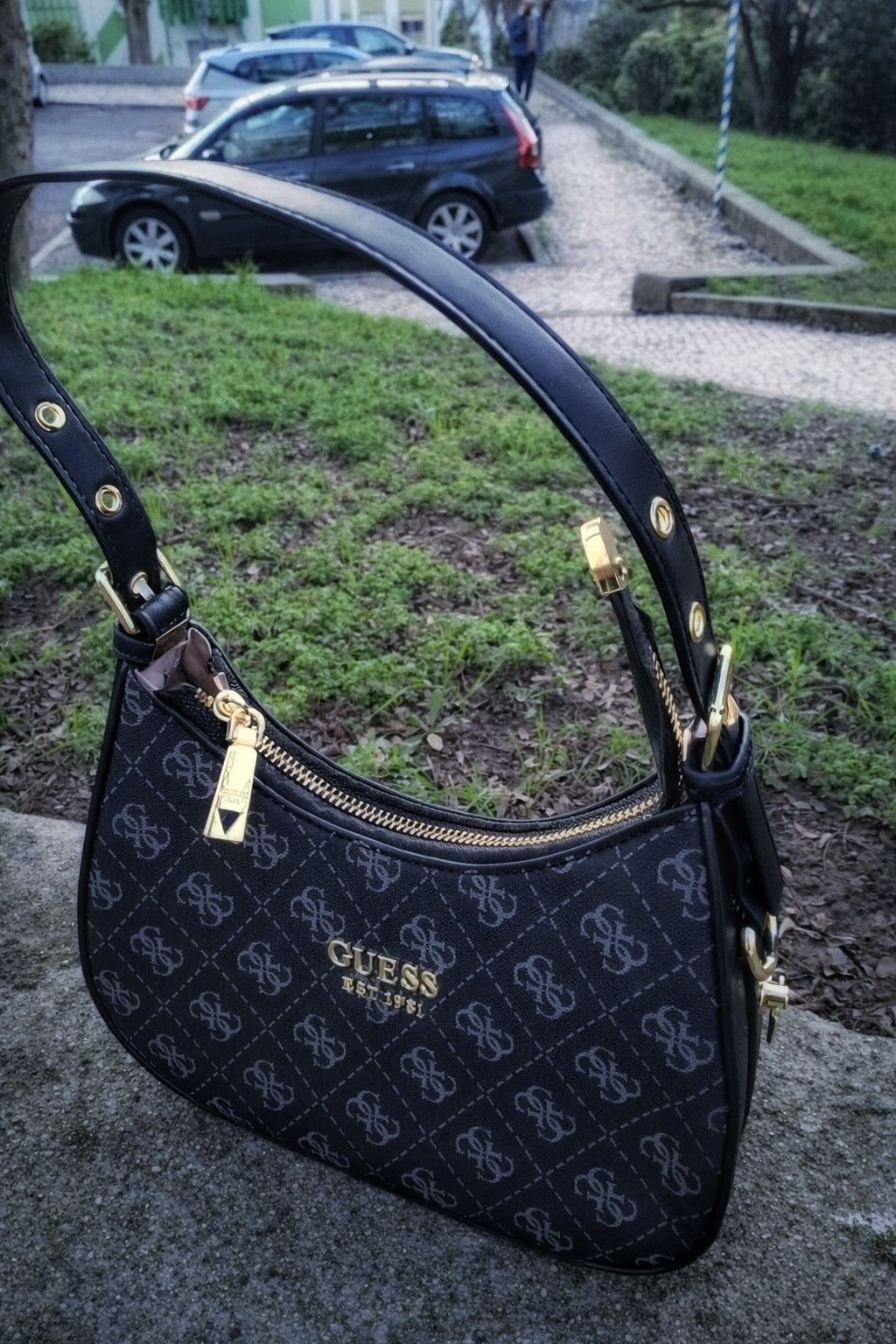 сумка женская guess,сумка guess,guess сумка на плечо багет,guess сумка на плечо,сумка женская через плечо guess кросс-боди