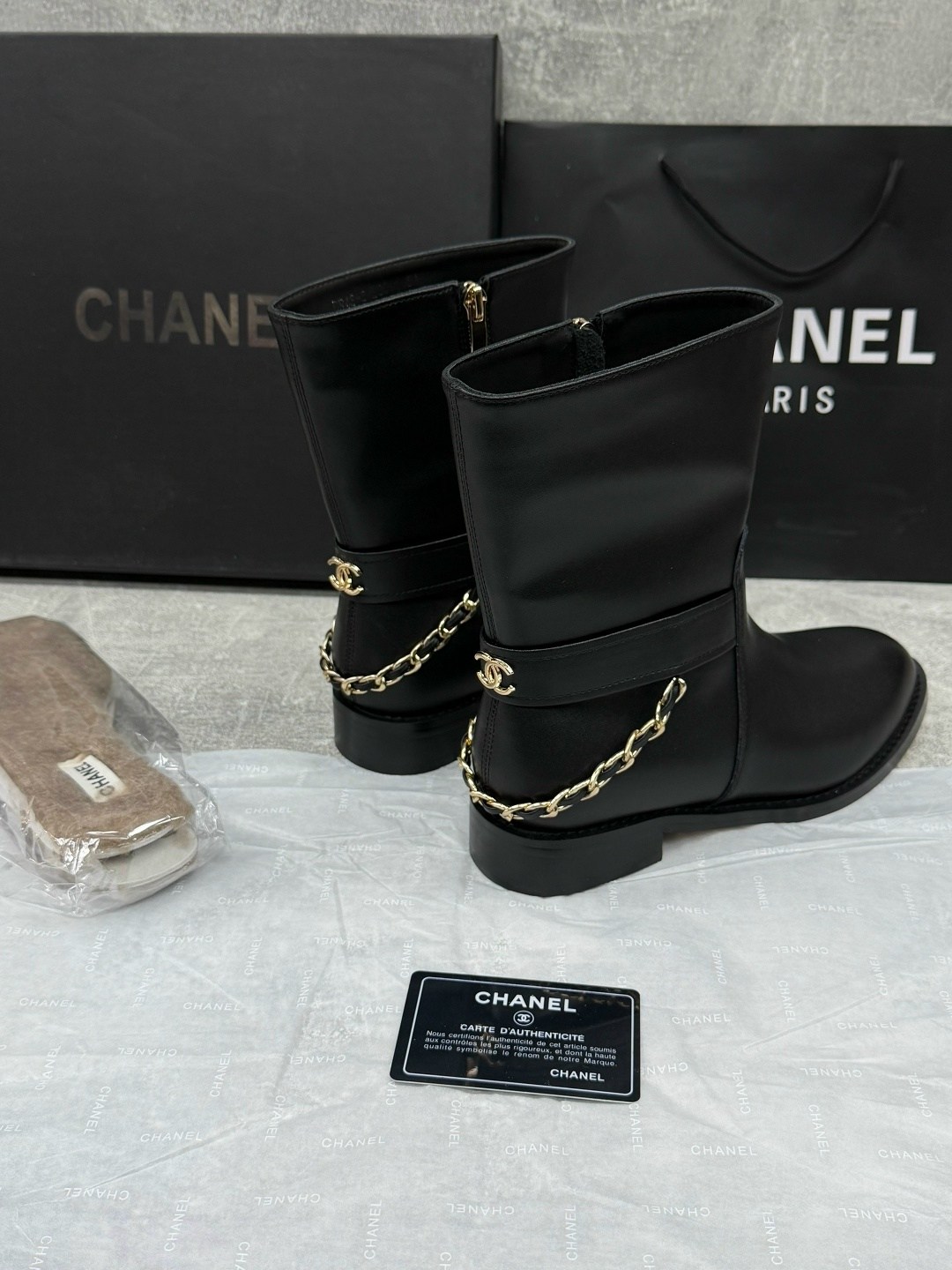 сапоги chanel,ботинки женские chanel,ботинки chanel,женские осенние сапоги chanel 2026 черные кожаные,ботильоны женские черные chanel