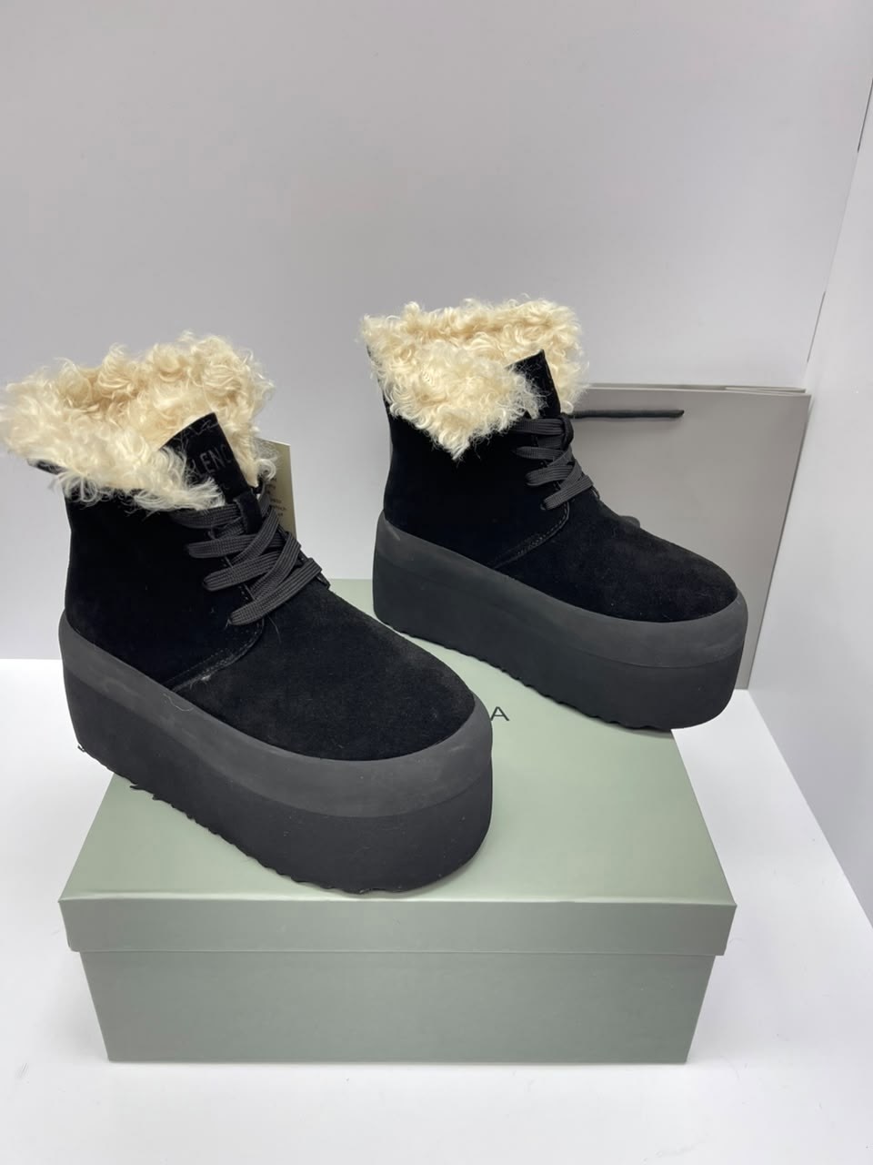 ботинки зимние с мехом на платформе,,угги женские,женские ботинки ugg,ботинки женские на платформе