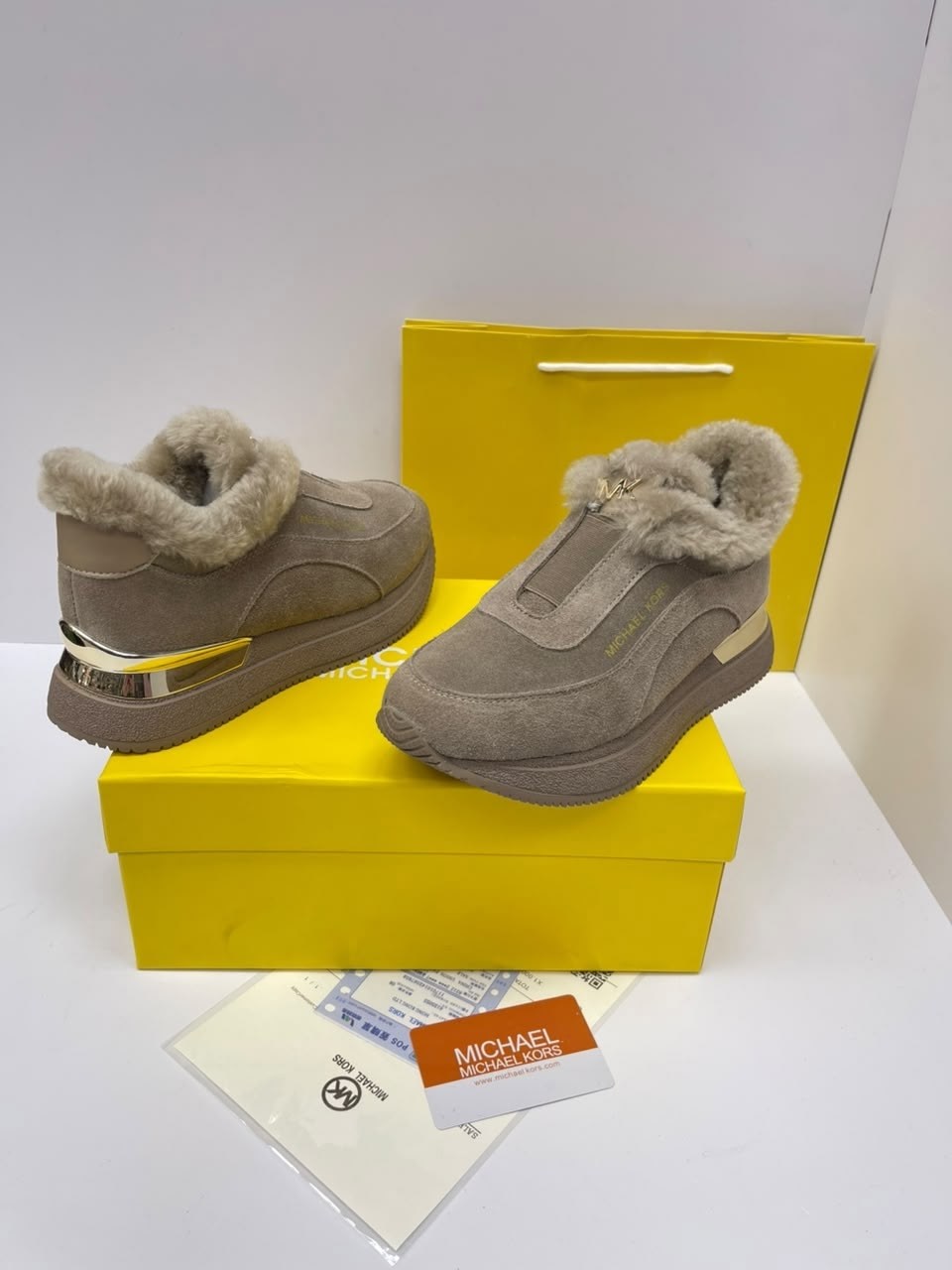 ,женские брендовые зимние лоферы,модная женская ,лоферы prada,ботинки с мехом