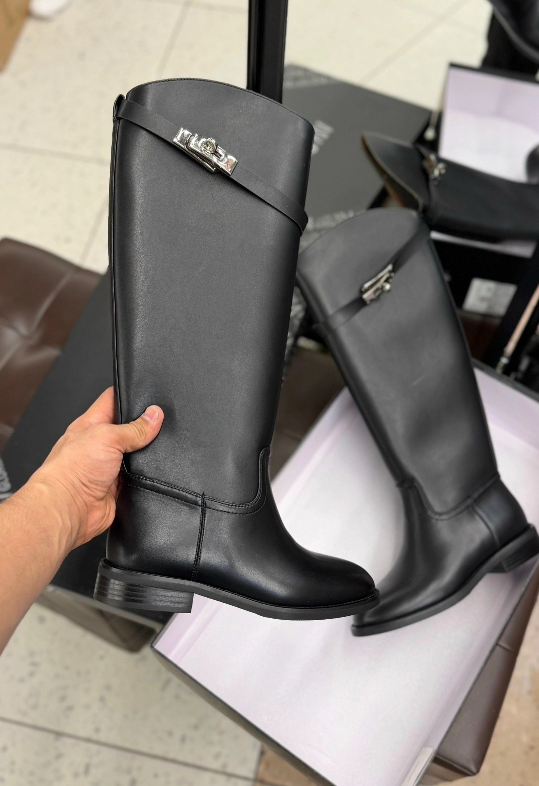 сапоги hermes,женские сапоги,женские черные кожаные сапоги до колена с круглым носком на плоской подошве,сапоги,сапоги hermes жокейские
