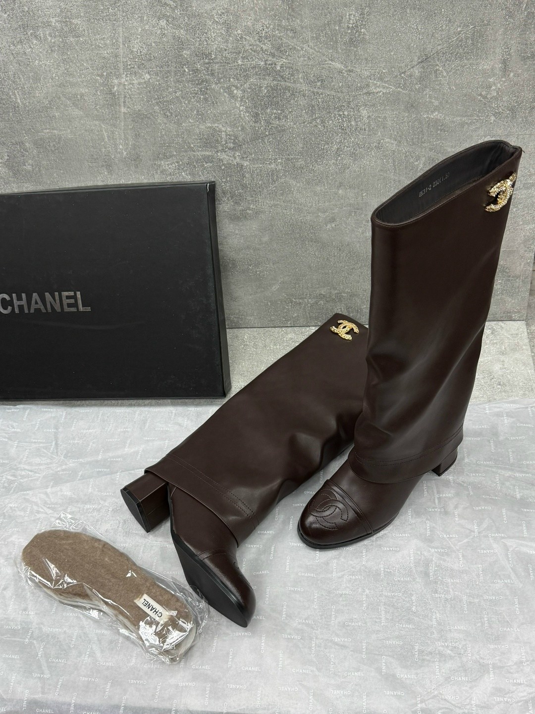 сапоги chanel,сапоги шанель,модные длинные кожаные сапоги chanel для женщин,модные сапоги,женские осенние сапоги chanel 2026 черные кожаные высокие