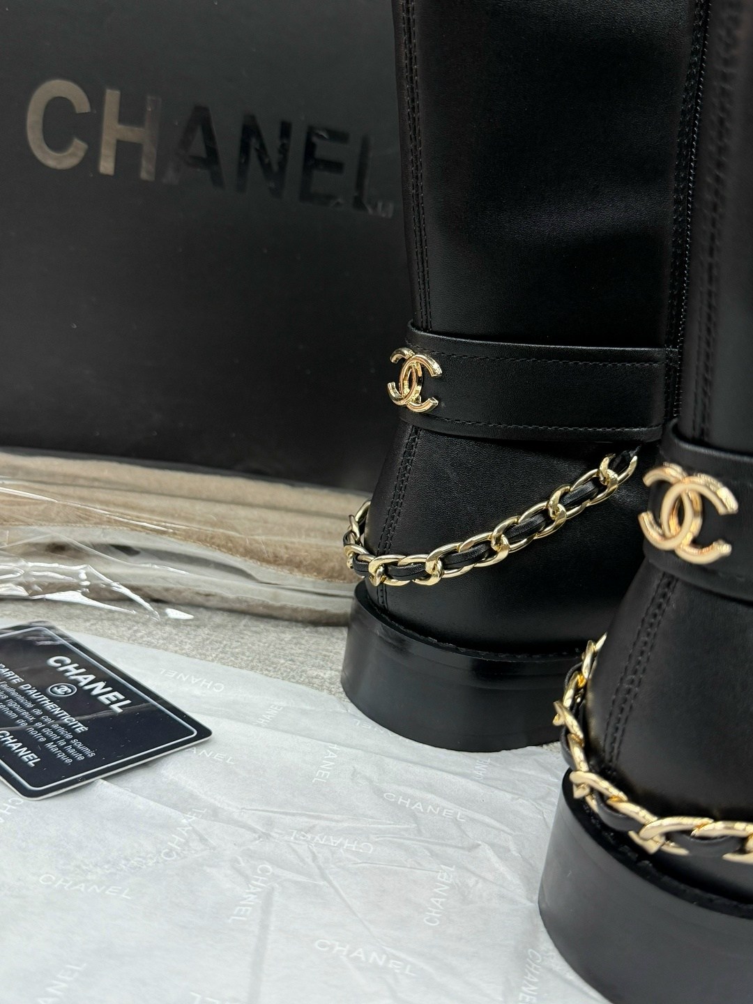 сапоги chanel,ботинки женские chanel,ботинки chanel,женские осенние сапоги chanel 2026 черные кожаные,ботильоны женские черные chanel