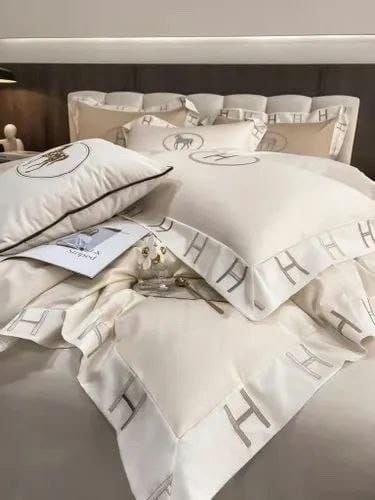 постельное белье hermes с вышивкой люкс сатин,комплект постельного белья hermes,комплект постельного белья,роскошный комплект постельного белья,комплект постельного белья с пододеяльником