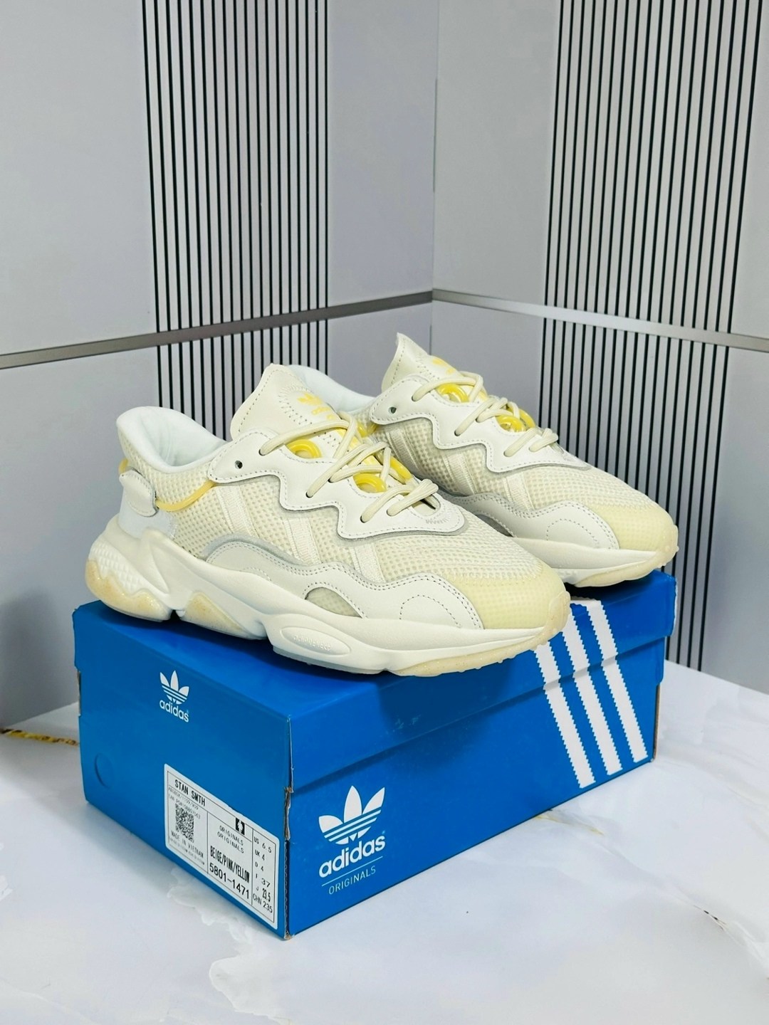 кроссовки adidas ozweego,кроссовки ozweego originals adidas,женские кроссовки adidas ozweego,кроссовки adidas,кроссовки adidas ozweego originals adidas цвет бежевый серый