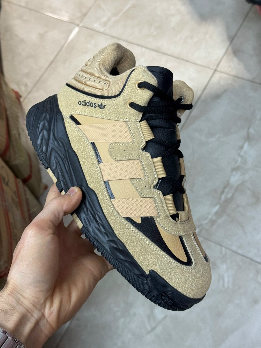 зимние кроссовки adidas niteball hi,зимние кроссовки adidas niteball,кроссовки adidas niteball,зимние кроссовки adidas niteball hi цвет зеленый,кроссовки мужской adidas