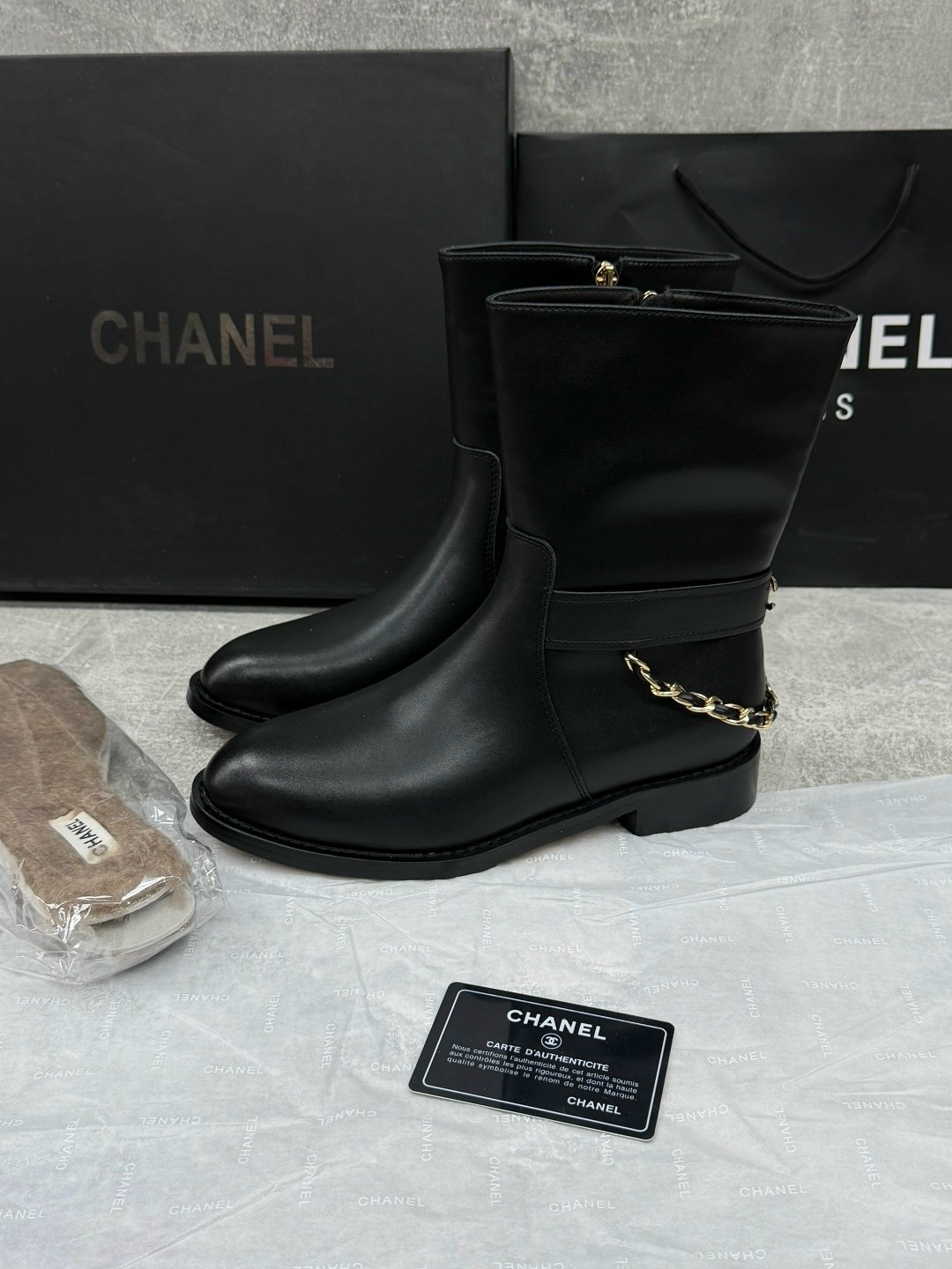сапоги chanel,ботинки женские chanel,ботинки chanel,женские осенние сапоги chanel 2026 черные кожаные,ботильоны женские черные chanel