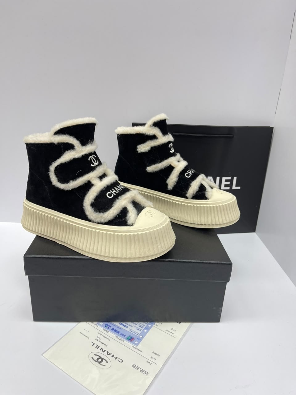 ,высокие женские зимние кеды chanel,кроссовки зимние на меху chanel,высокие тёплые кеды шанель,женские кроссовки chanel