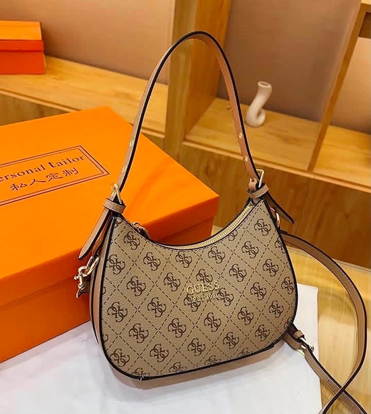 сумка женская guess,сумка guess,guess сумка на плечо багет,guess сумка на плечо,сумка женская через плечо guess кросс-боди
