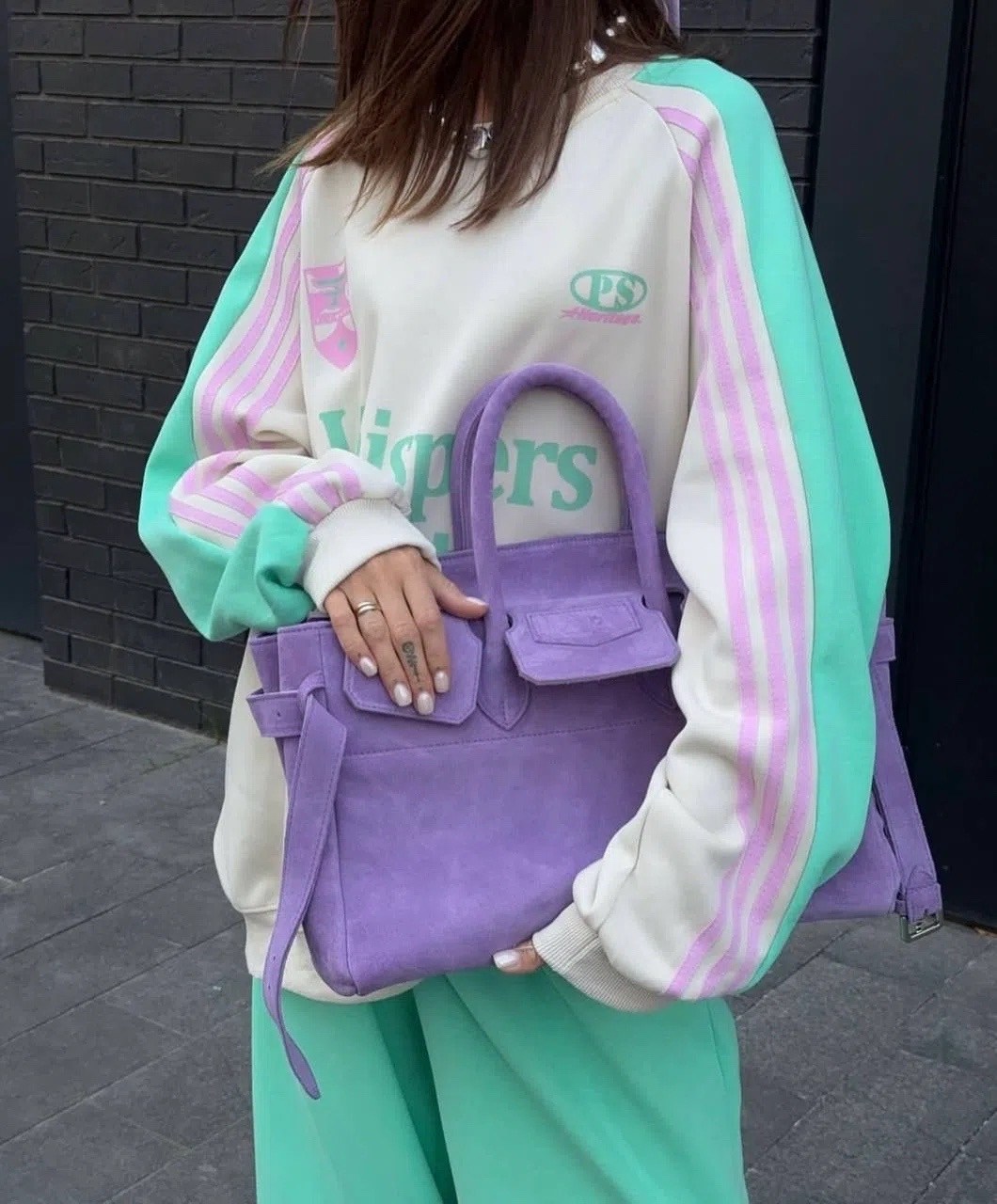 спортивный костюм женский оверсайз,свитшот attire свободного кроя,спортивные костюмы женские,женские костюмы оверсайз,брюки оверсайз