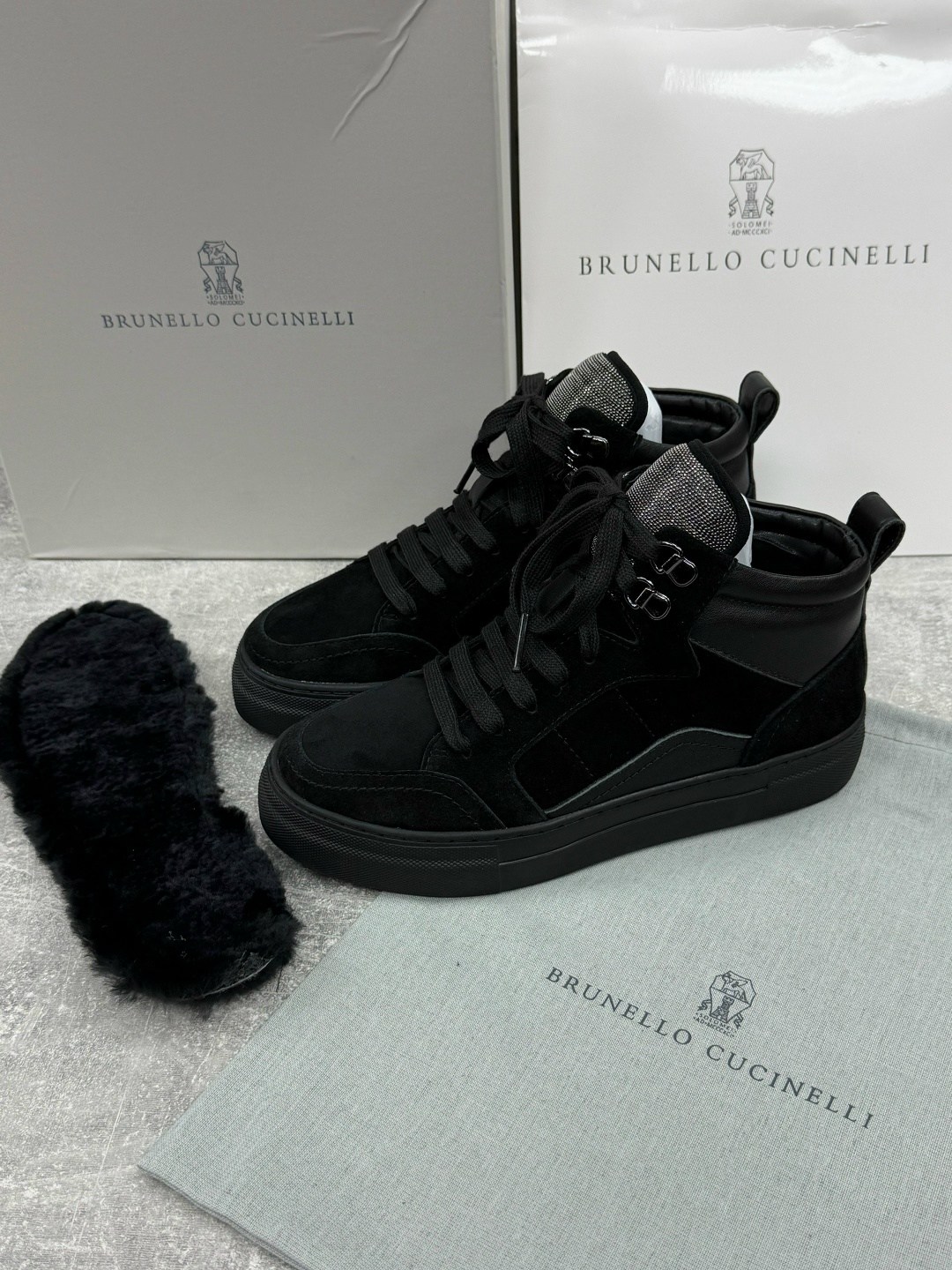 brunello cucinelli кроссовки,кеды brunello cucinelli,женские замшевые кеды brunello cucinelli 2026 черные с мехом,кеды brunello cucinelli с мехом,
