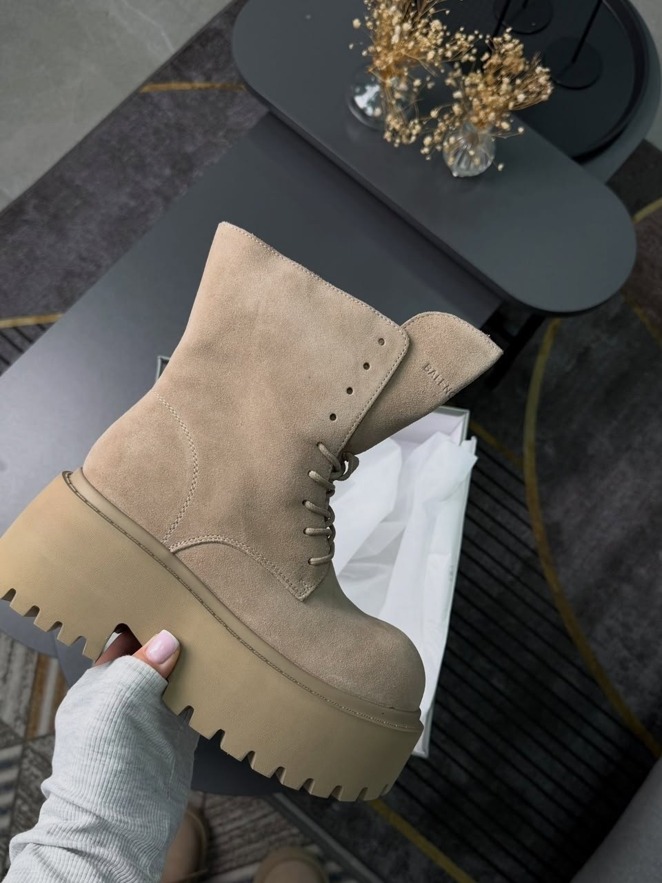 ботинки balenciaga,ботинки balenciaga из натуральной замши женские,женские зимние ботинки balenciaga,balenciaga ботинки женские,ботинки осенние balenciaga
