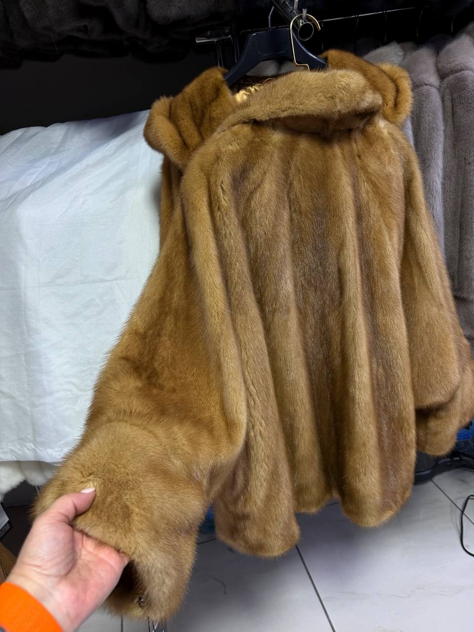 норковая шуба,шуба из норки,норковая шуба saga mink,полушубок из норки,шуба