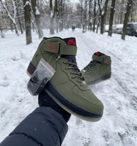 Кроссовки