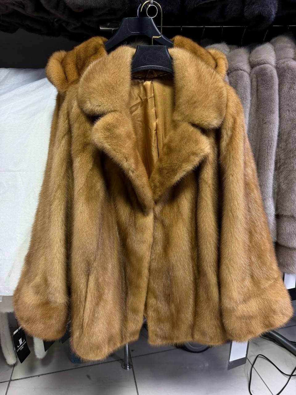 норковая шуба,шуба из норки,норковая шуба saga mink,полушубок из норки,шуба