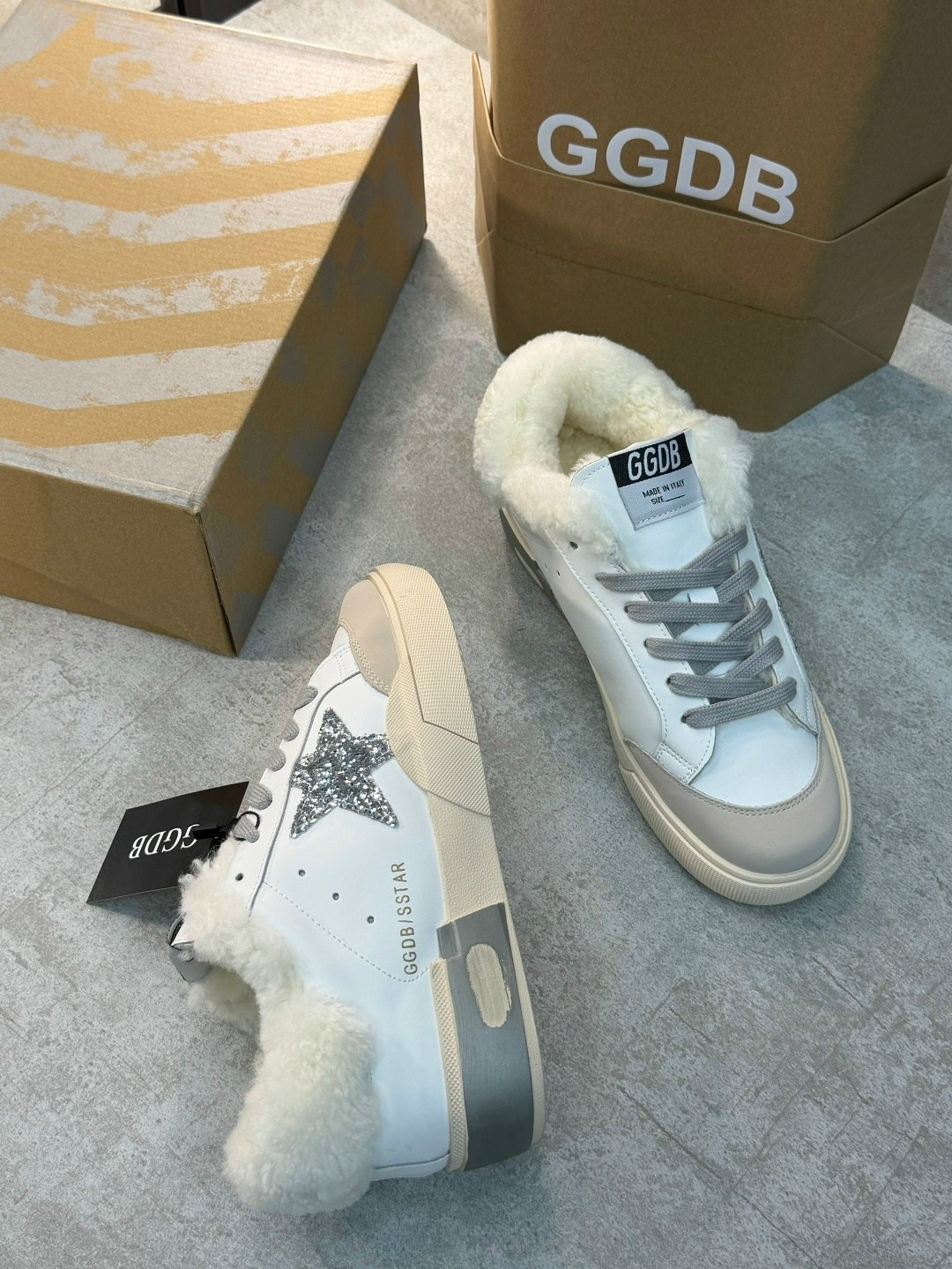 женские зимние белые кроссовки кеды на меху голден гус golden goose ggdb,зимние женские белые кеды golden goose ggdb,зимние кеды golden goose superstar белые с мехом,,женские зимние белые кеды кр