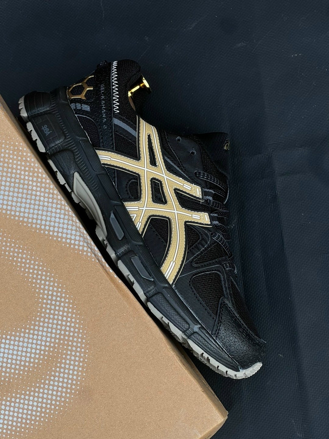 кроссовки asics gel-kahana 8,кроссовки asics,мужские летние кроссовки asics gel kahana 8 с черным золотом,кроссовки мужские asics,кроссовки мужские asics gel-kahana 8