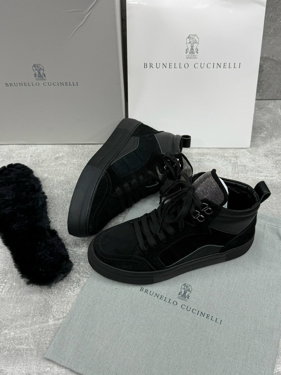 brunello cucinelli кроссовки,кеды brunello cucinelli,женские замшевые кеды brunello cucinelli 2026 черные с мехом,кеды brunello cucinelli с мехом,
