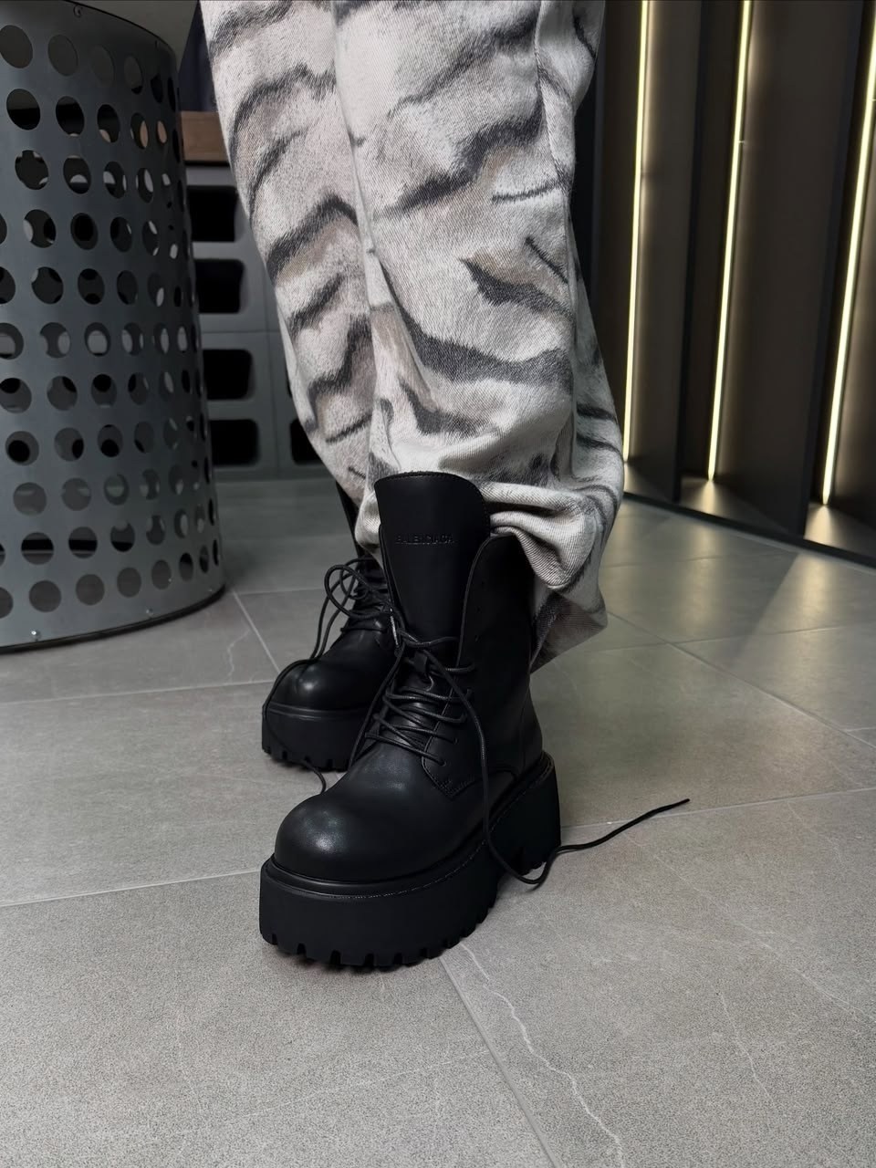 ботинки balenciaga,ботинки balenciaga из натуральной замши женские,женские зимние ботинки balenciaga,balenciaga ботинки женские,ботинки осенние balenciaga