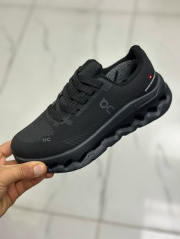 Кроссовки