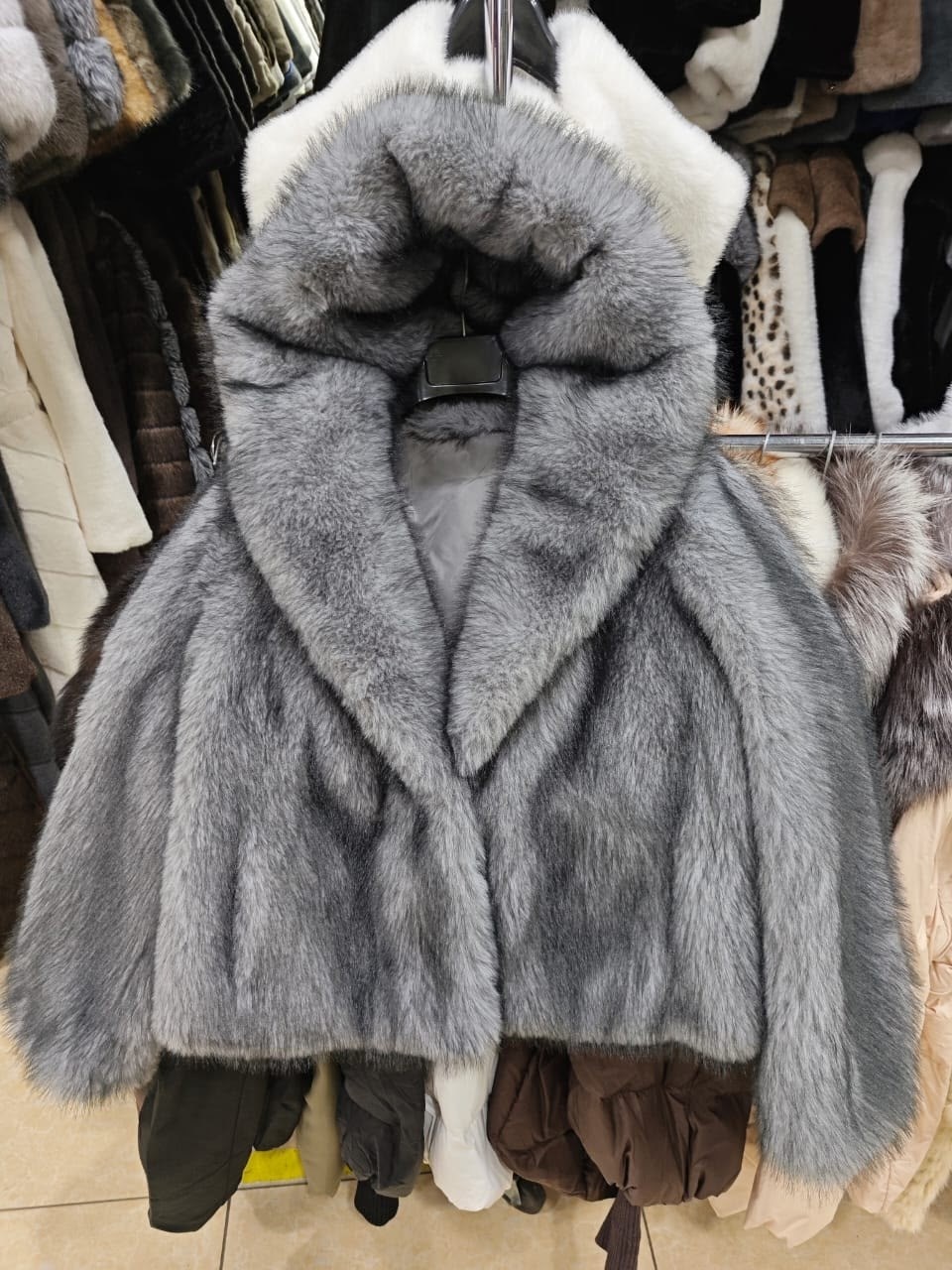 женская шуба,шубка,шуба искусственная,шуба белая,меховая куртка