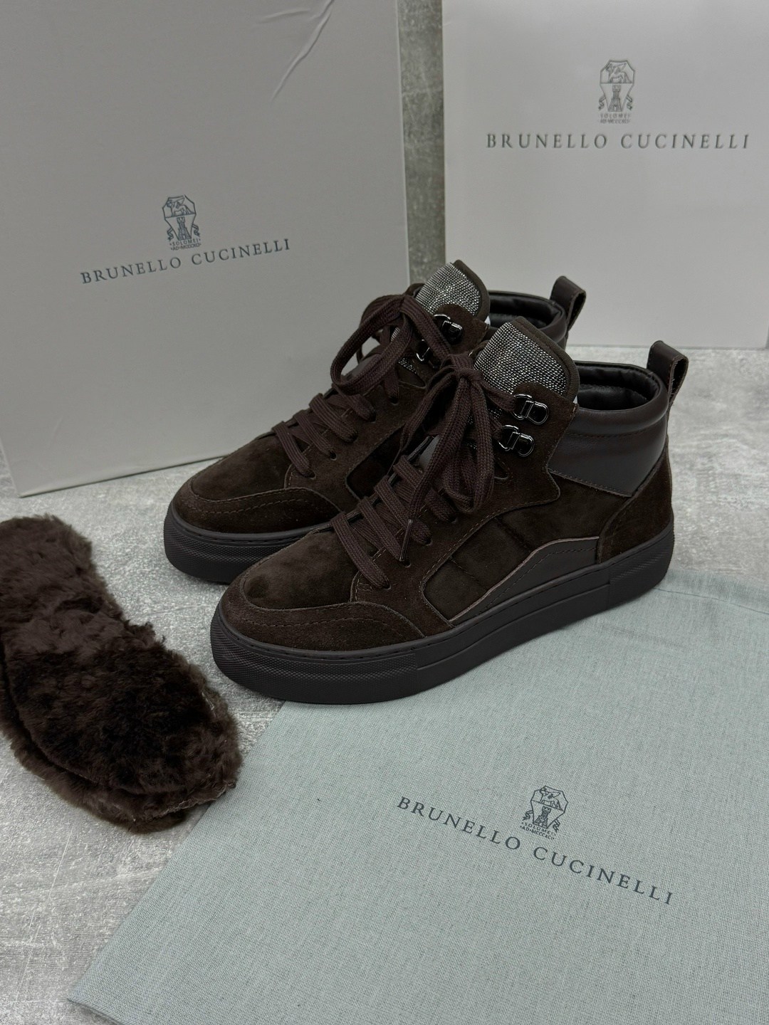 brunello cucinelli кроссовки,кеды brunello cucinelli,женские замшевые кеды brunello cucinelli 2026 черные с мехом,кеды brunello cucinelli с мехом,