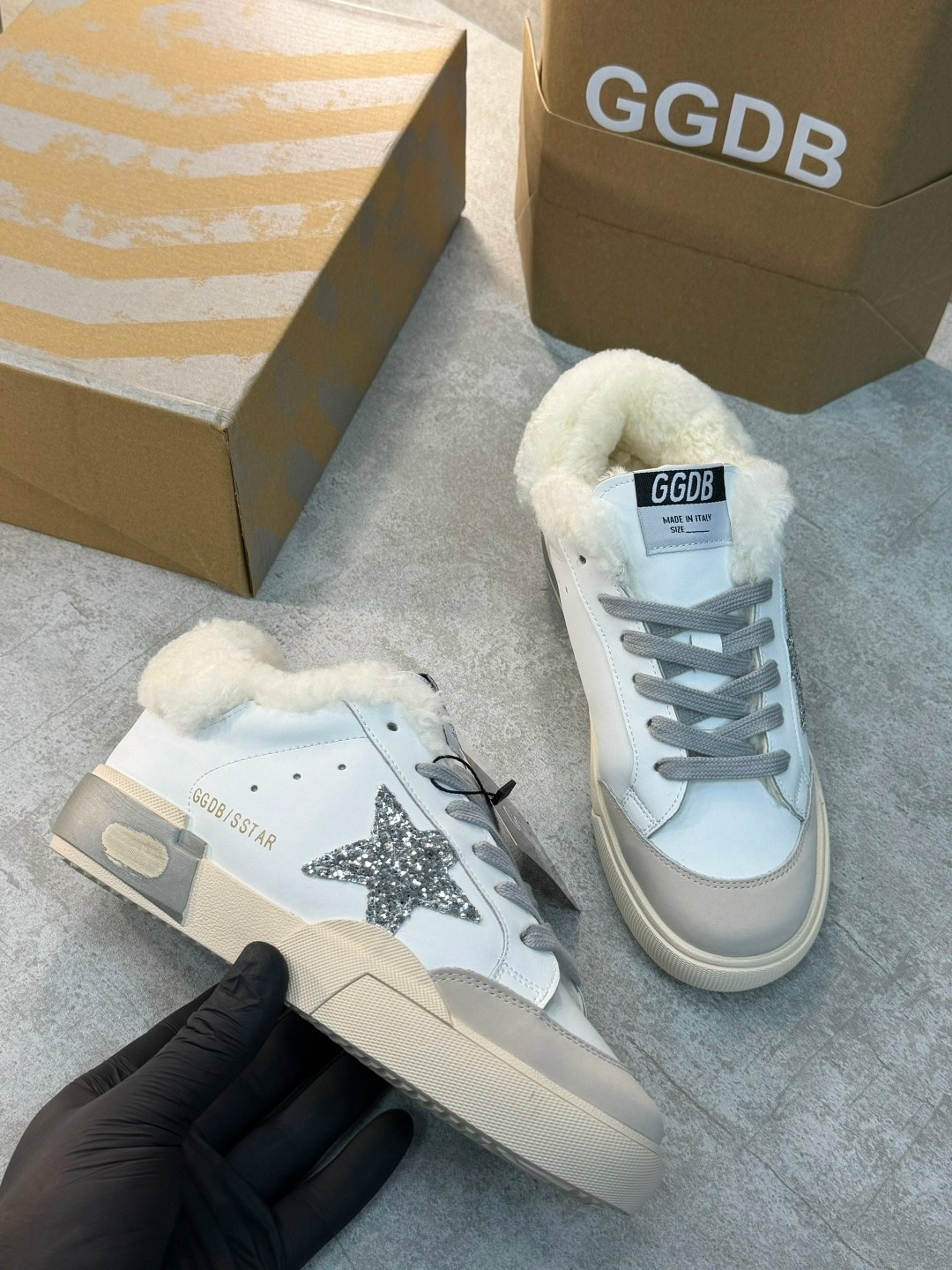женские зимние белые кроссовки кеды на меху голден гус golden goose ggdb,зимние женские белые кеды golden goose ggdb,зимние кеды golden goose superstar белые с мехом,,женские зимние белые кеды кр
