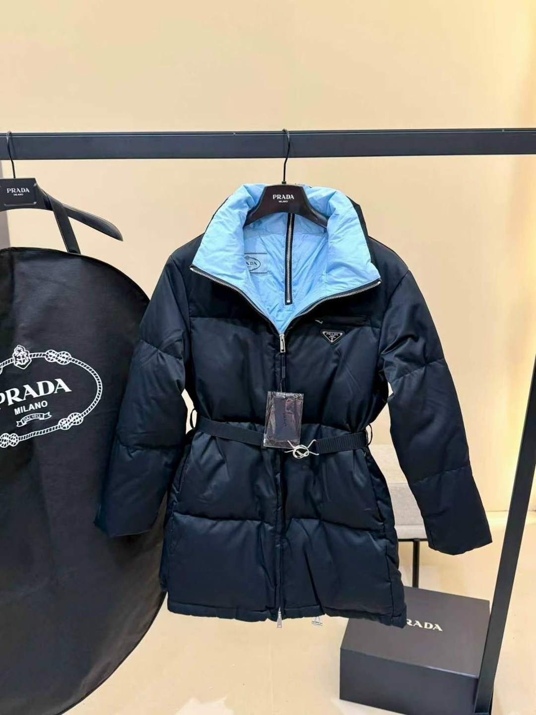 пуховик prada,пуховик женский prada,пуховик прада,пуховик прада женский,пуховик в стиле прада