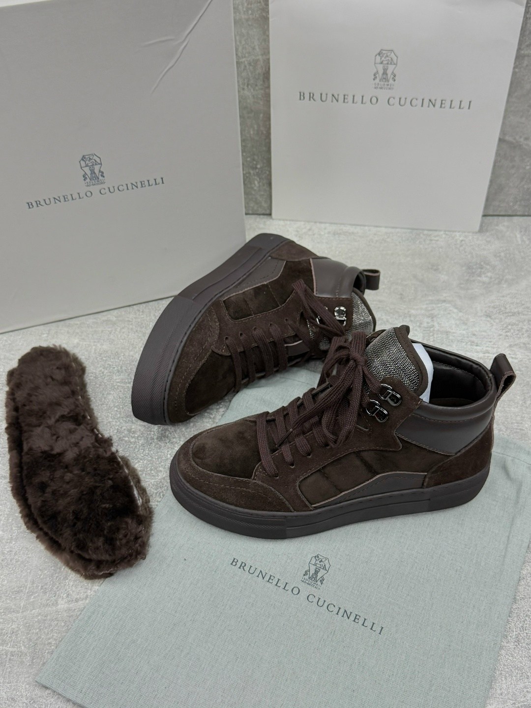 brunello cucinelli кроссовки,кеды brunello cucinelli,женские замшевые кеды brunello cucinelli 2026 черные с мехом,кеды brunello cucinelli с мехом,