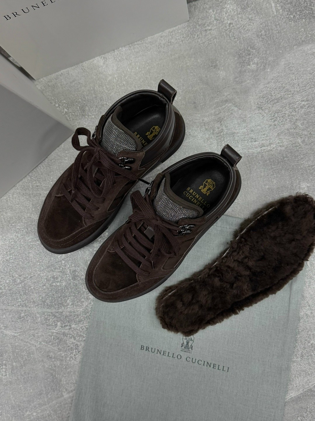brunello cucinelli кроссовки,кеды brunello cucinelli,женские замшевые кеды brunello cucinelli 2026 черные с мехом,кеды brunello cucinelli с мехом,