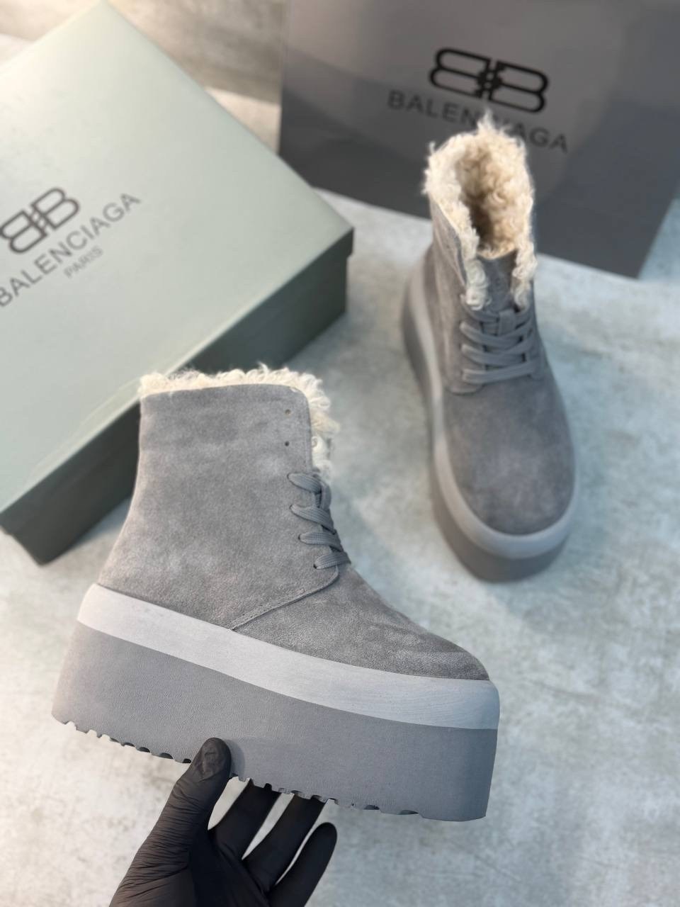 ,ботинки зимние женские ugg замшевые на платформе,женские зимние ботинки на толстой подошве 2026 года,женская ,ботинки зимние с мех