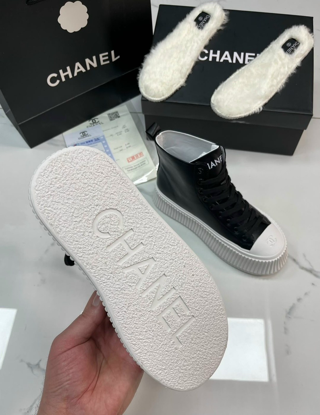 ,кеды chanel,chanel кроссовки,кеды шанель,женские белые кожаные кроссовки chanel на массивной подошве