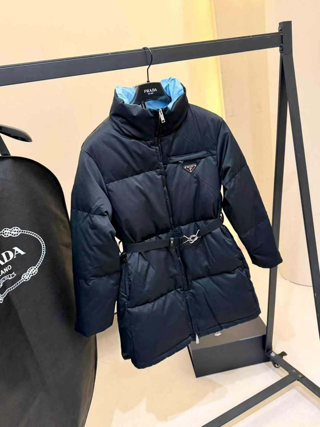 пуховик prada,пуховик женский prada,пуховик прада,пуховик прада женский,пуховик в стиле прада