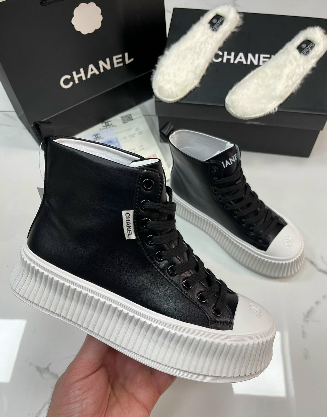 ,кеды chanel,chanel кроссовки,кеды шанель,женские белые кожаные кроссовки chanel на массивной подошве